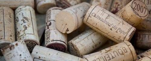 Nút chai vang làm từ sồi lột vỏ.